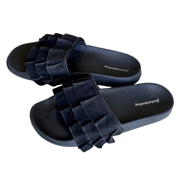 Funky Monkey Women's Ruffled Slides/Sandals/Flip Flops; Black; Size 9 - Picture 4 of 5